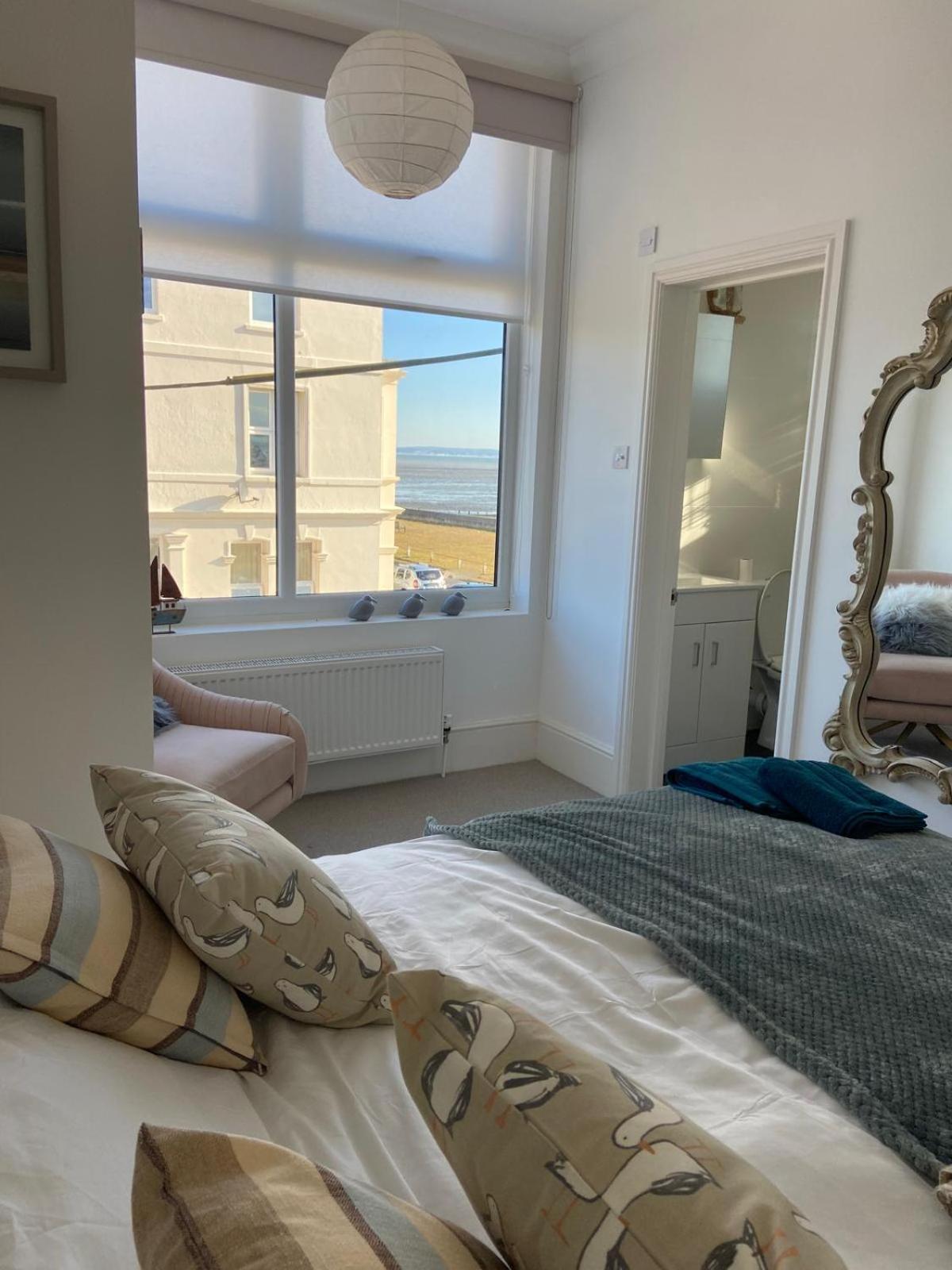 Stunning 2 Bed Apartment With Sea Views Littlestone-on-Sea Екстериор снимка